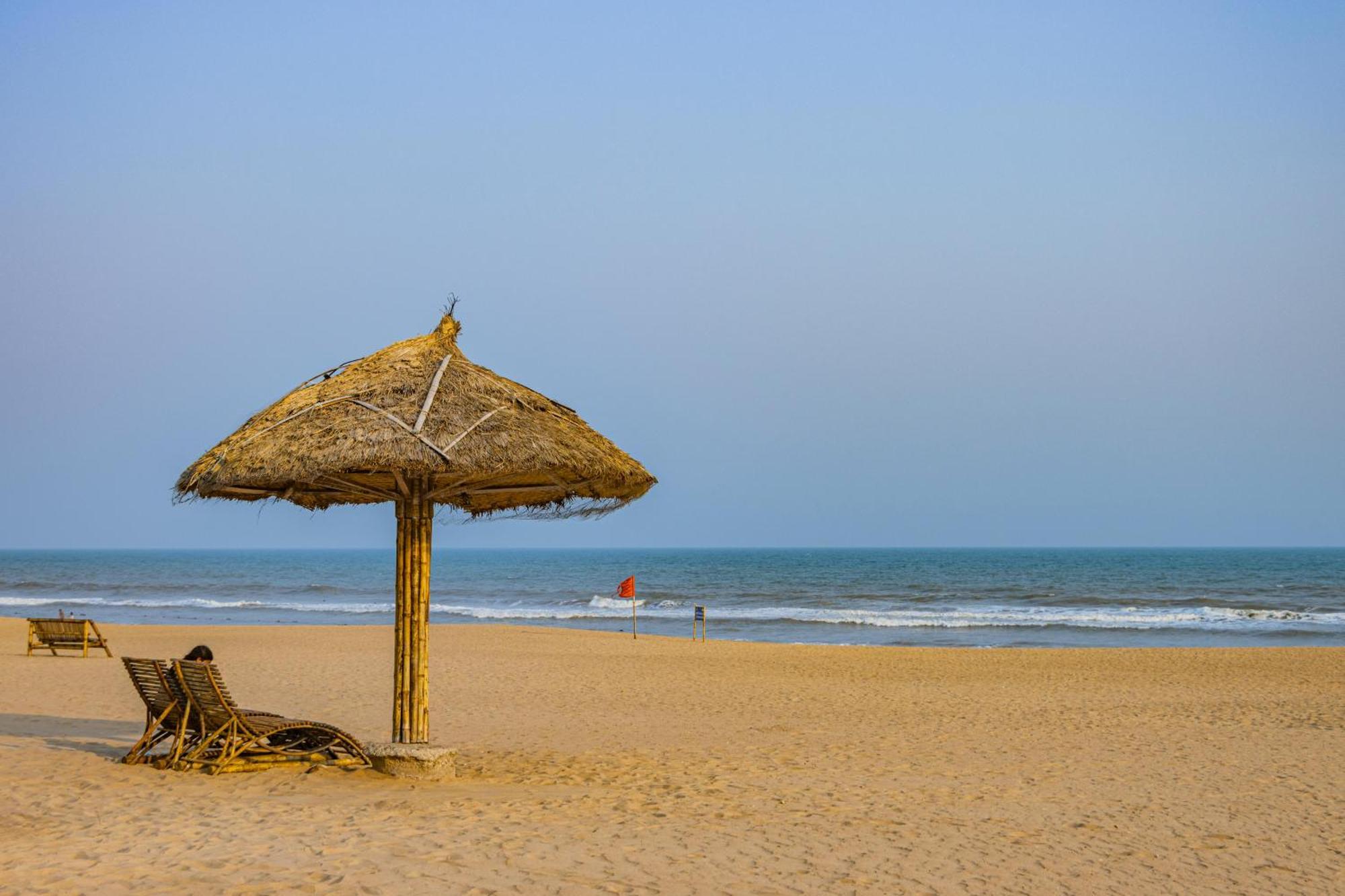 Puri Hotel G R P Puri, A Premier Beachfront Luxury Hotel Sea Beach And Temple Fully Air Conditioned Hotel With Lift-Wifi-Parking And Swimming-Pool, Breakfast Included, Best Hotel In ปูรี ภายนอก รูปภาพ