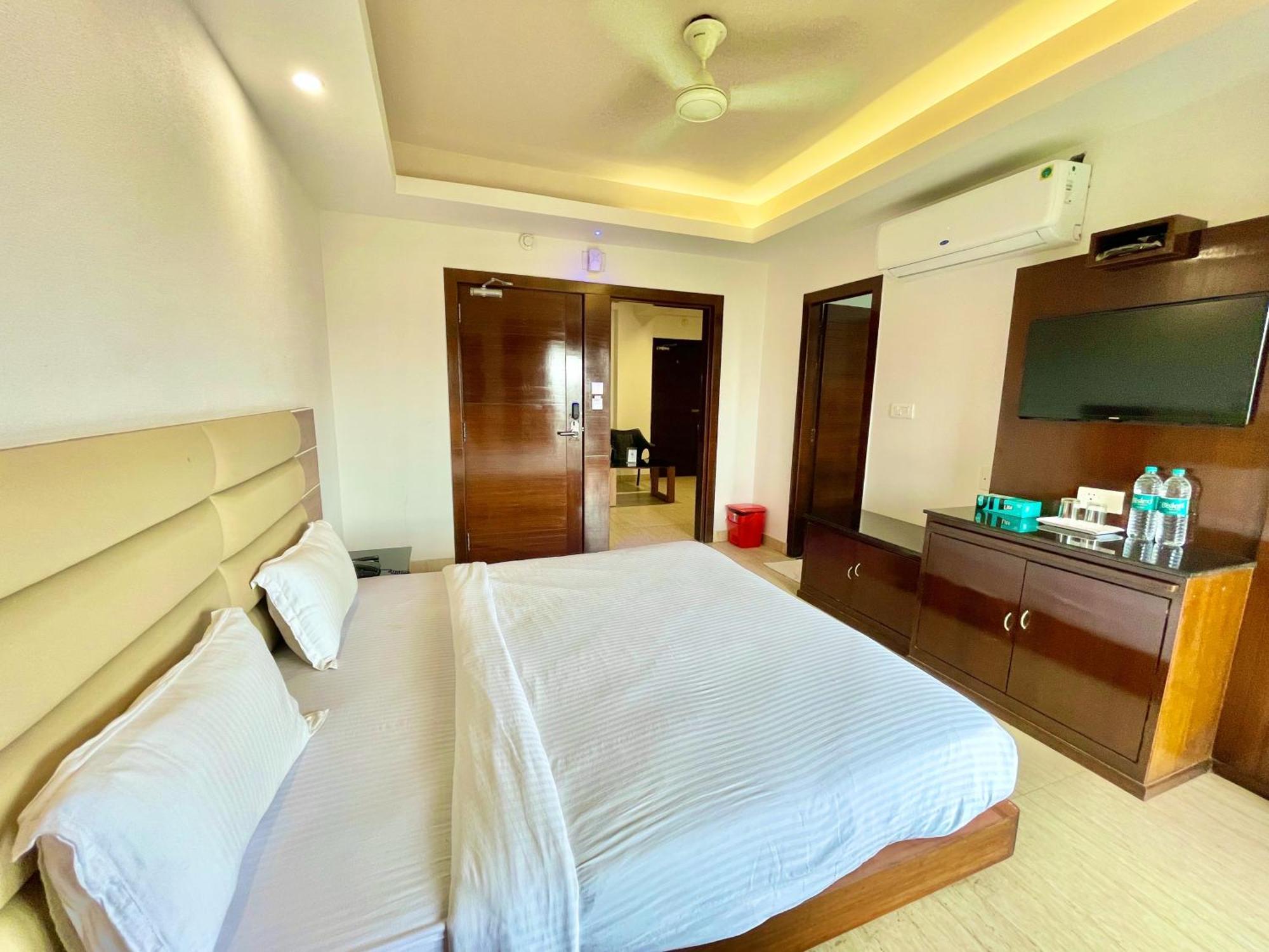 Puri Hotel G R P Puri, A Premier Beachfront Luxury Hotel Sea Beach And Temple Fully Air Conditioned Hotel With Lift-Wifi-Parking And Swimming-Pool, Breakfast Included, Best Hotel In ปูรี ภายนอก รูปภาพ