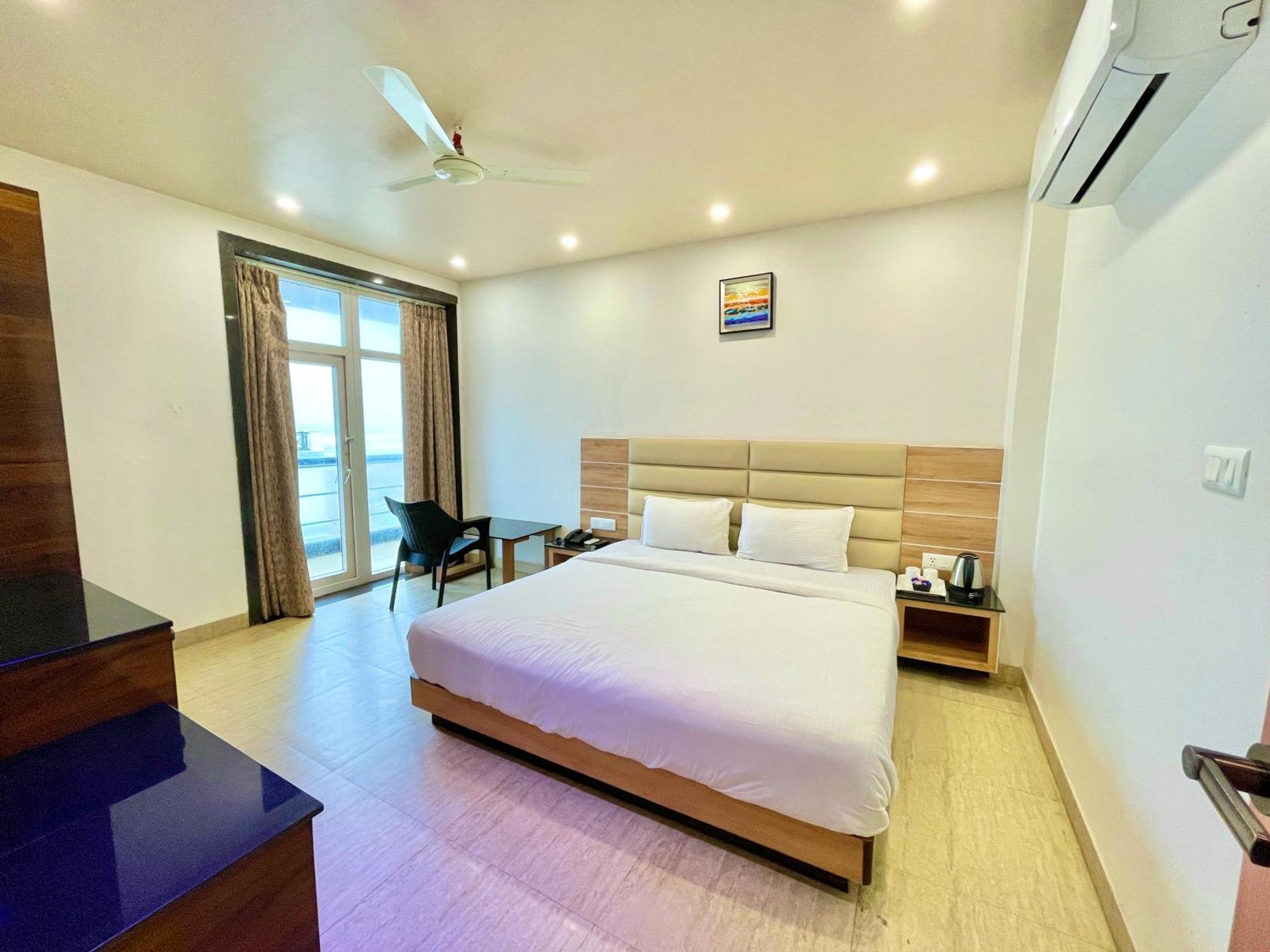 Puri Hotel G R P Puri, A Premier Beachfront Luxury Hotel Sea Beach And Temple Fully Air Conditioned Hotel With Lift-Wifi-Parking And Swimming-Pool, Breakfast Included, Best Hotel In ปูรี ภายนอก รูปภาพ